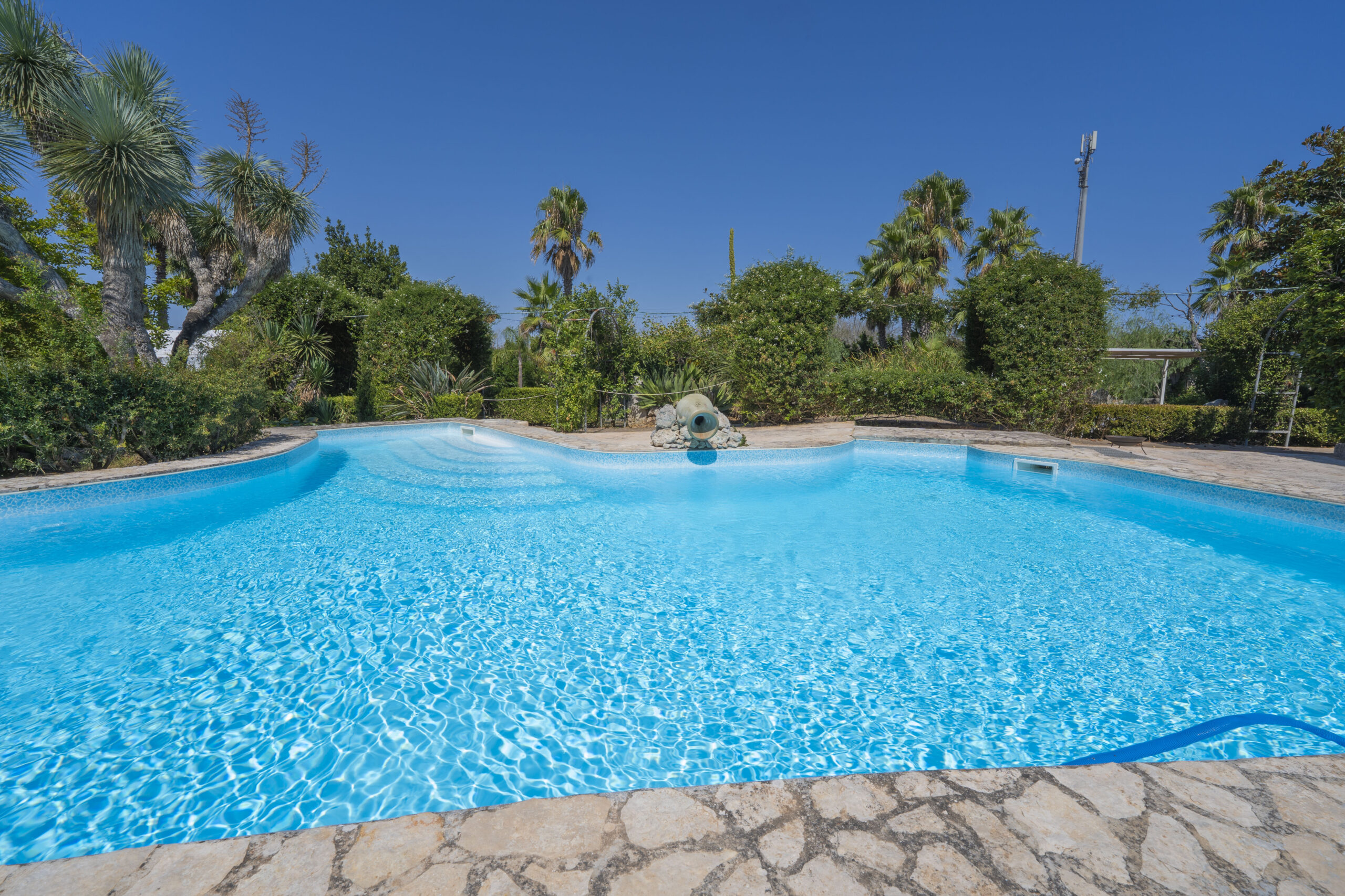 Elegante villa con piscina immersa nel verde a pochi minuti da Lecce
