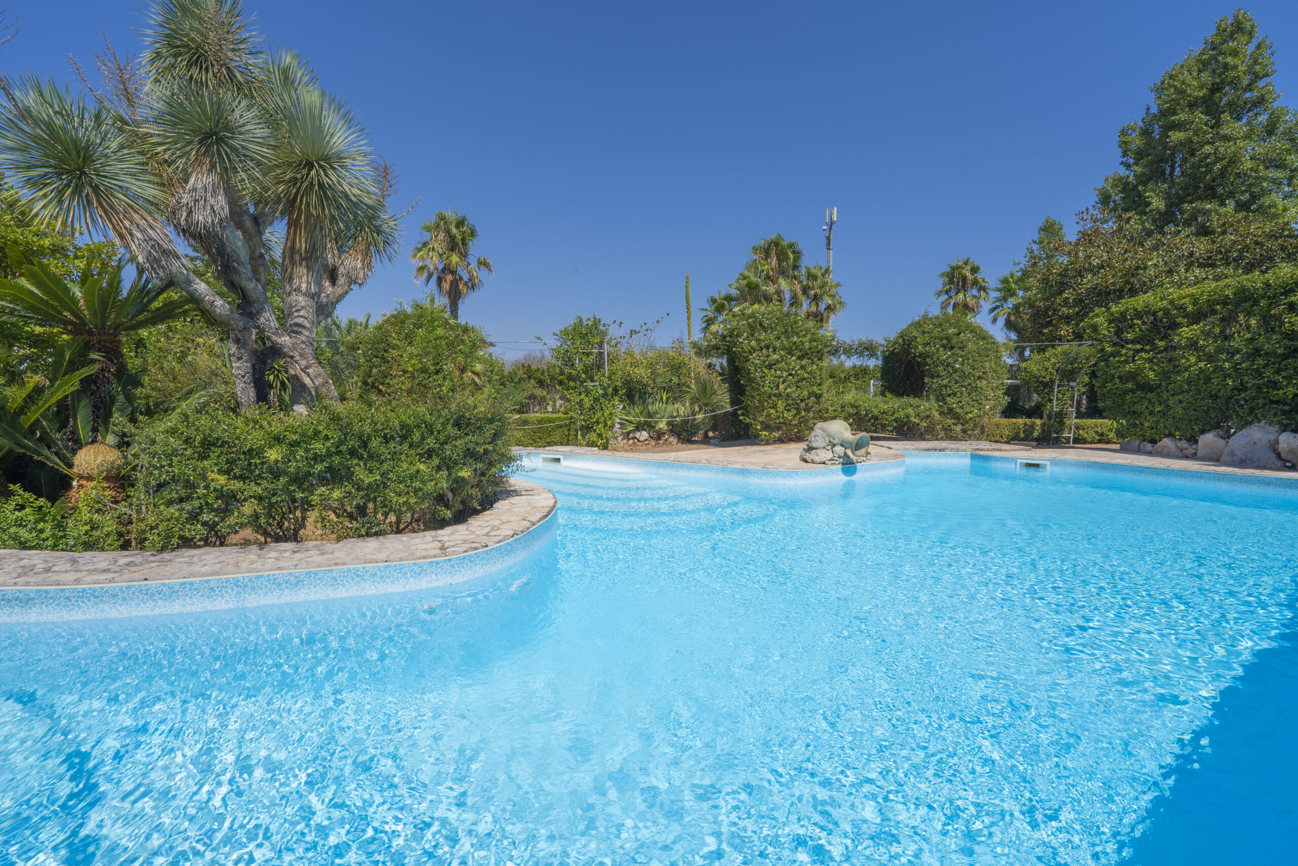 Elegante villa con piscina immersa nel verde a pochi minuti da Lecce