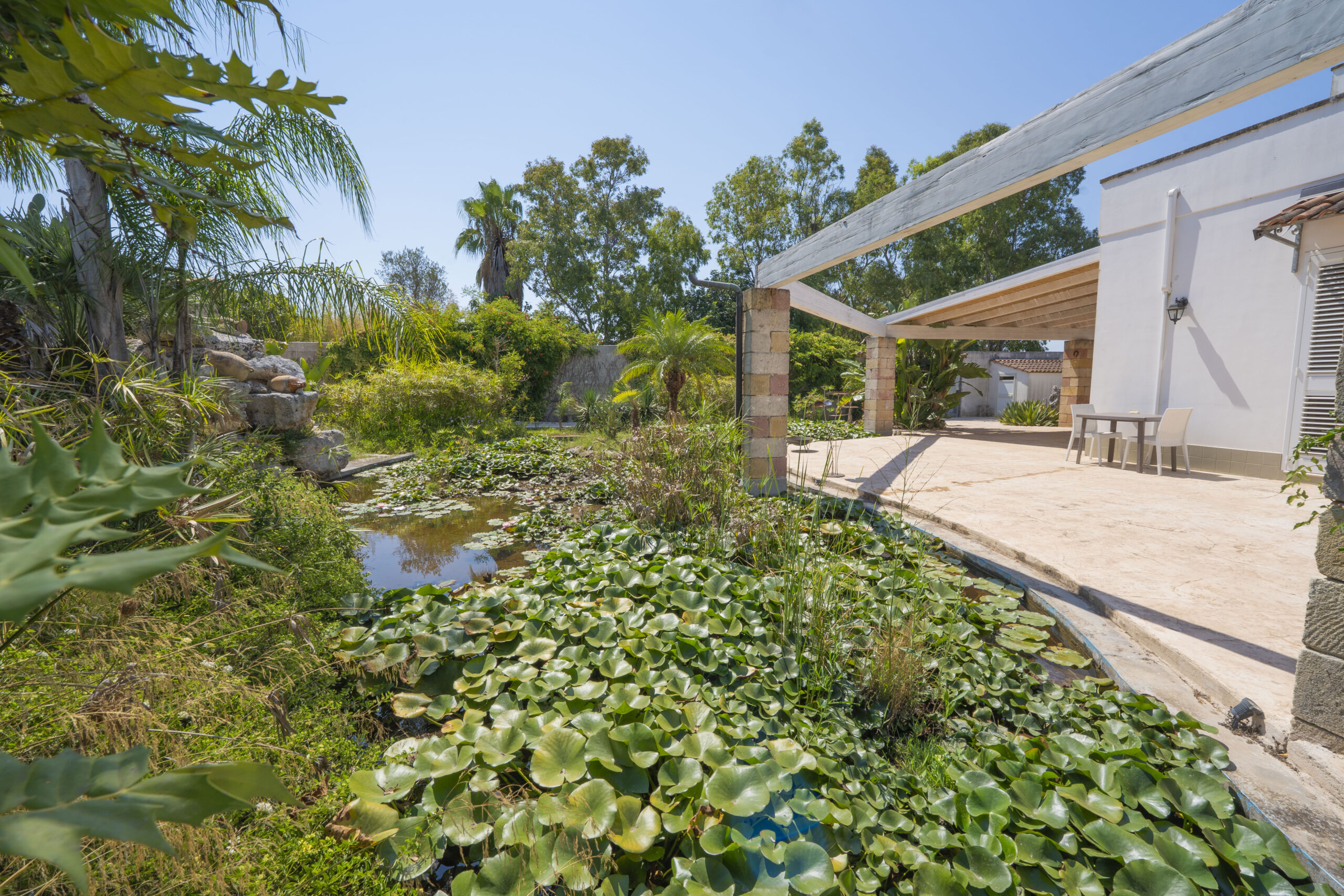 Elegante villa con piscina immersa nel verde a pochi minuti da Lecce