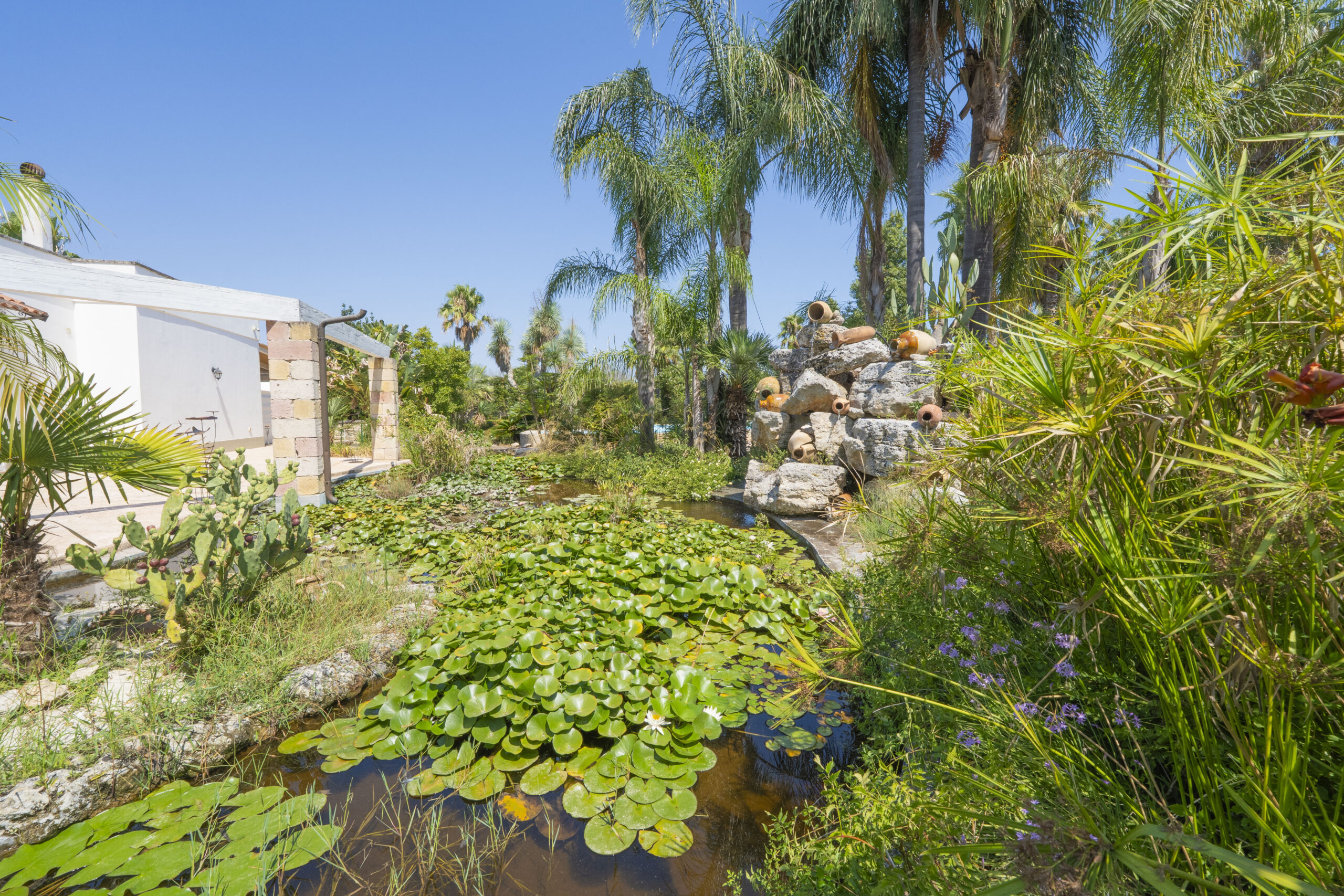 Elegante villa con piscina immersa nel verde a pochi minuti da Lecce
