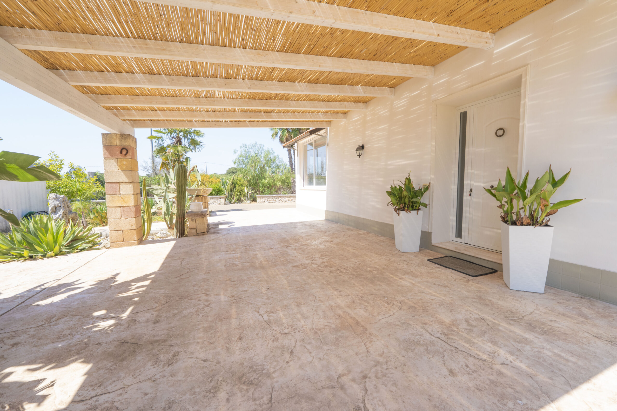 Elegante villa con piscina immersa nel verde a pochi minuti da Lecce