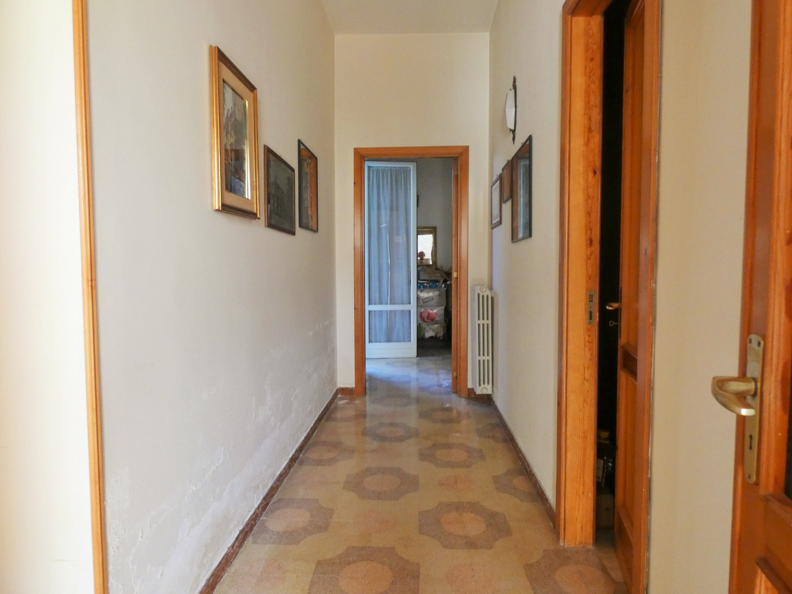 San Cesario Di Lecce Stabile con giardino e terrazzo composto da due appartamenti di ampia metratura