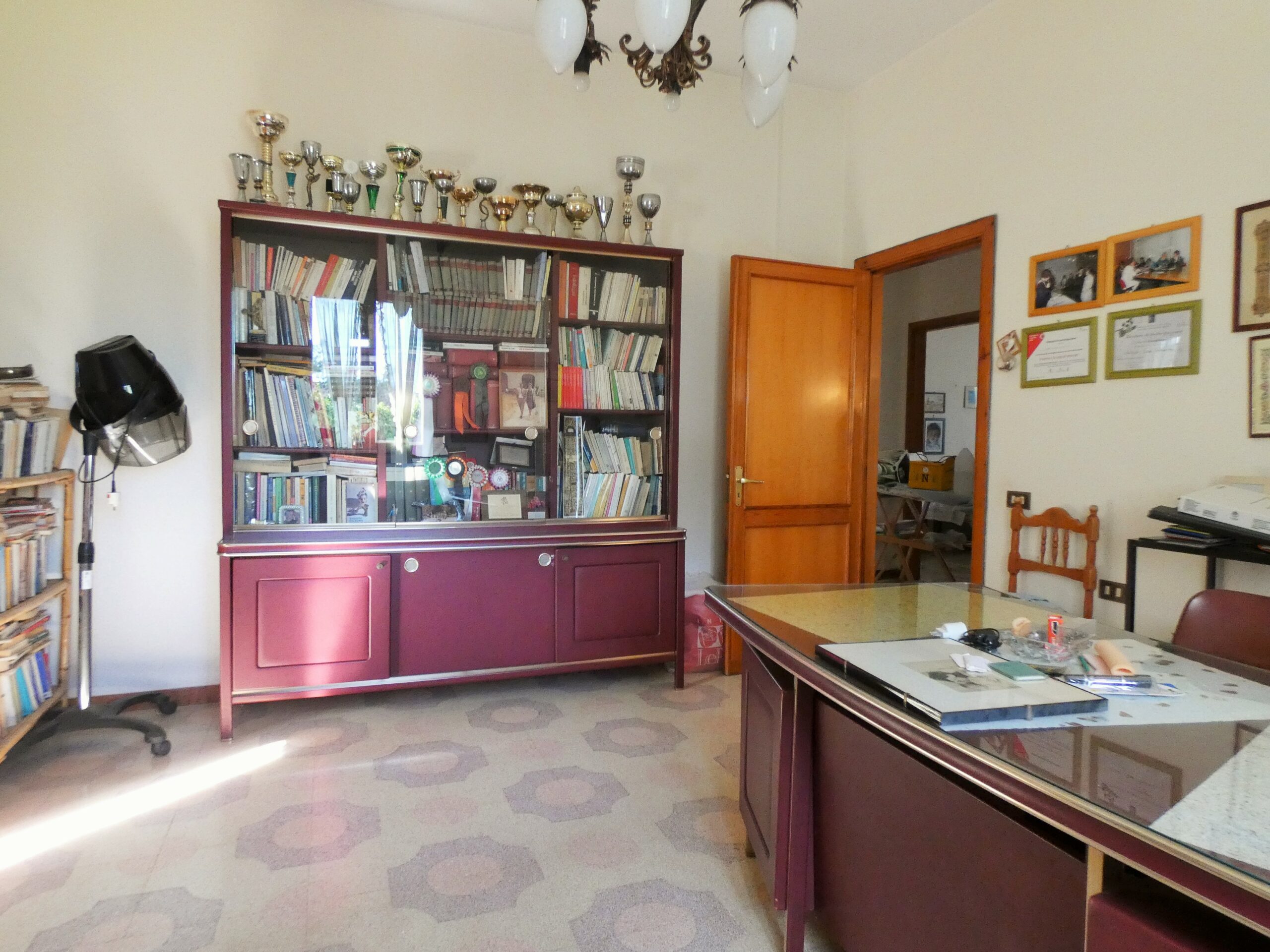 San Cesario Di Lecce Stabile con giardino e terrazzo composto da due appartamenti di ampia metratura