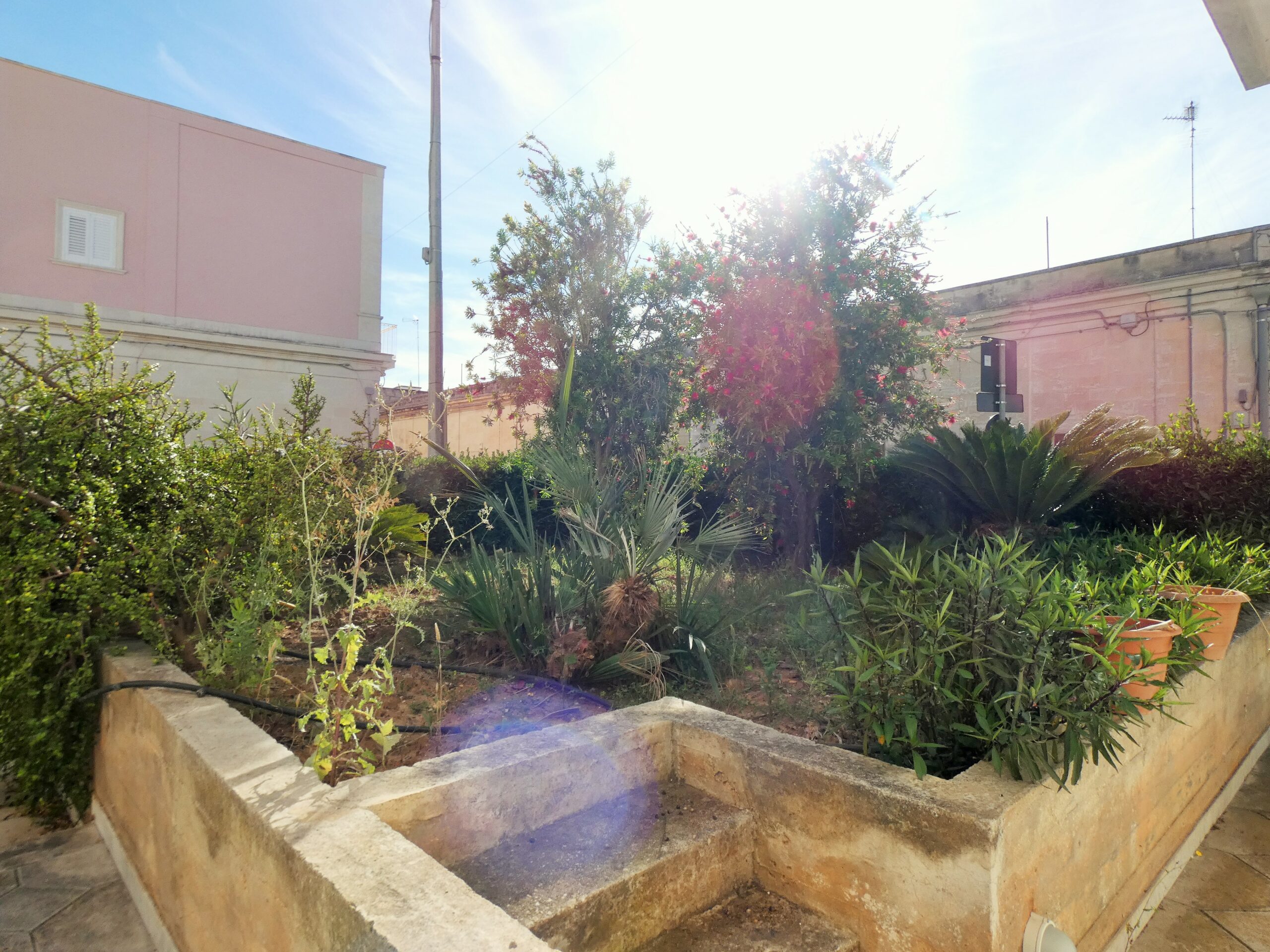San Cesario Di Lecce Stabile con giardino e terrazzo composto da due appartamenti di ampia metratura