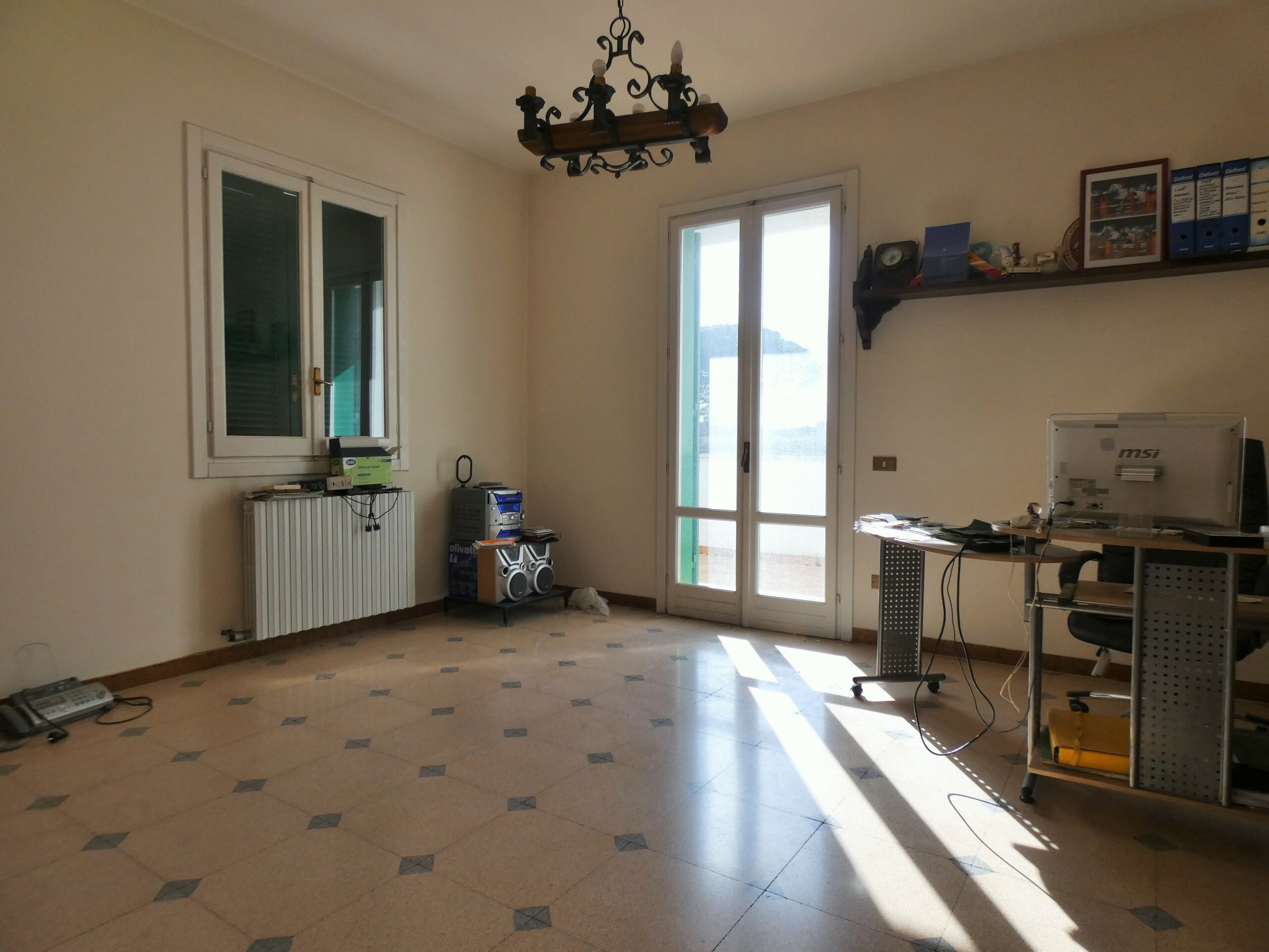 San Cesario Di Lecce Stabile con giardino e terrazzo composto da due appartamenti di ampia metratura