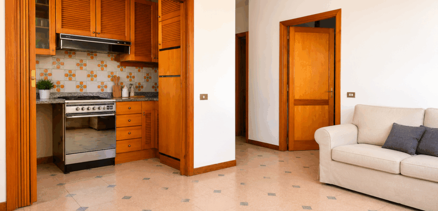 San Cesario Di Lecce Stabile con giardino e terrazzo composto da due appartamenti di ampia metratura