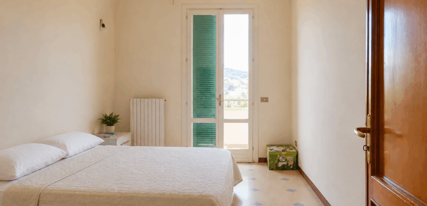 San Cesario Di Lecce Stabile con giardino e terrazzo composto da due appartamenti di ampia metratura