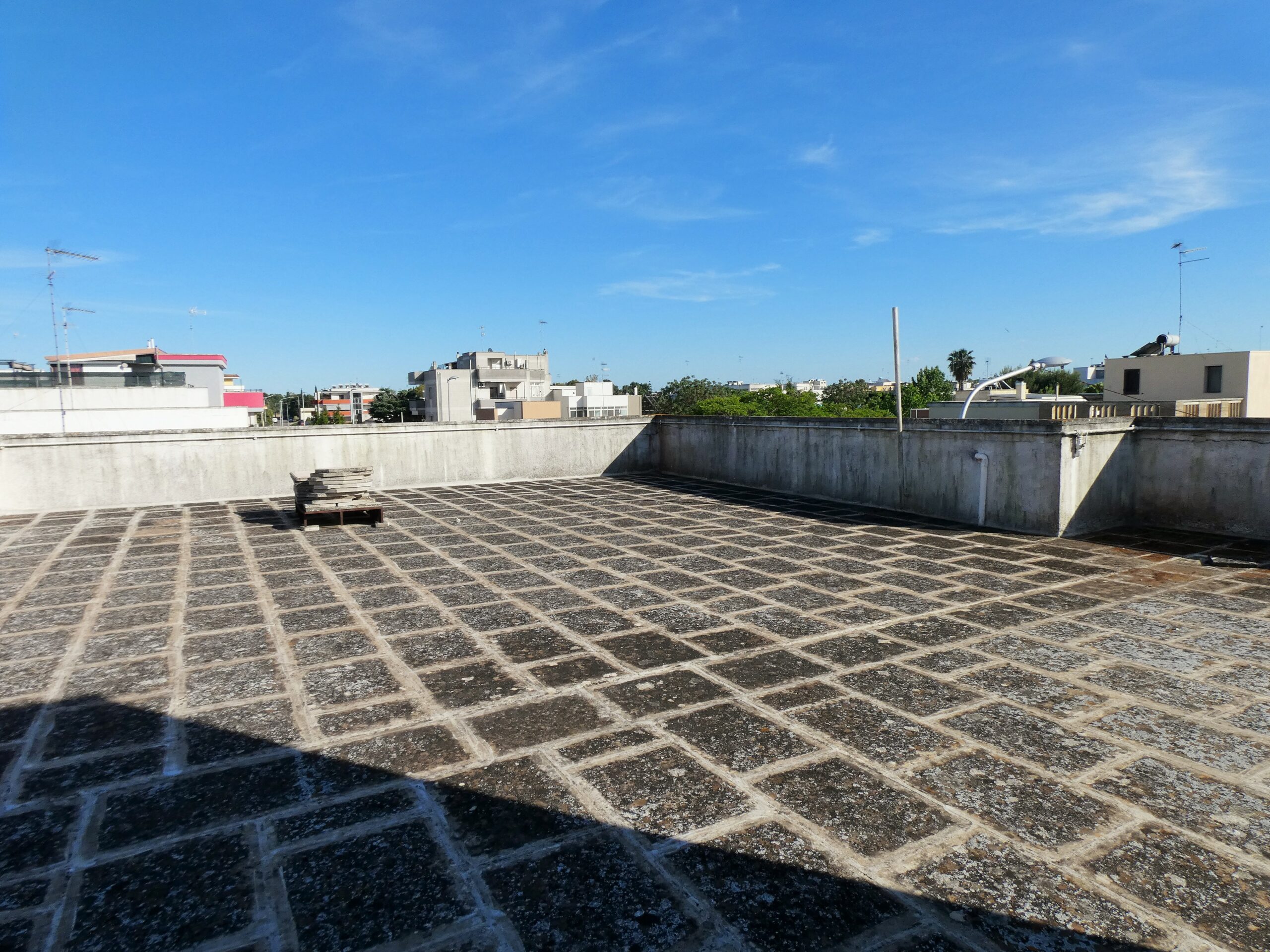 San Cesario Di Lecce Stabile con giardino e terrazzo composto da due appartamenti di ampia metratura